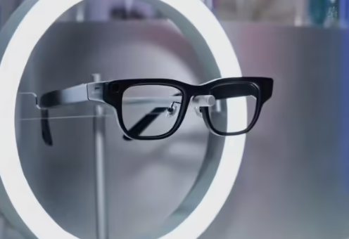 科大讯飞智能眼镜在MWC打破语言障碍