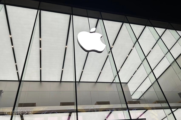 iOS 26 Brings Smarter Messaging with Natural Language Search